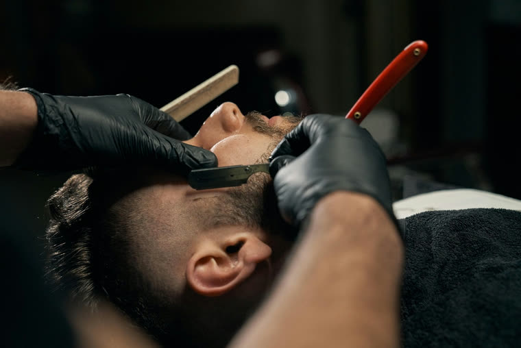 Straight razor detailing on a beard